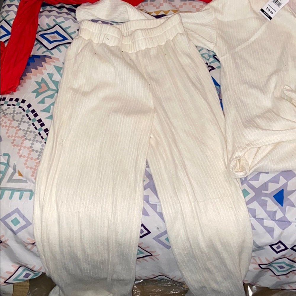 Set - Picture 2 of 4